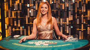 Filipino player enjoying live dealer casino games on pusoy online mobile browser